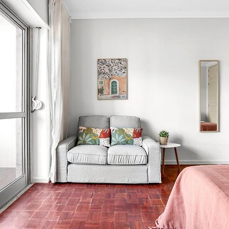 Wonderful Shared Apartment In Alfornelos - Near Metro! Lisbona Esterno foto