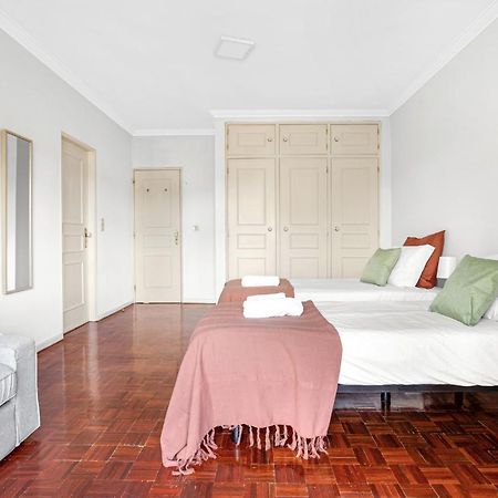 Wonderful Shared Apartment In Alfornelos - Near Metro! Lisbona Esterno foto