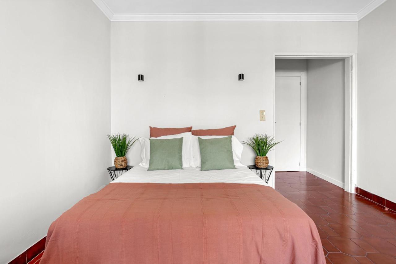 Wonderful Shared Apartment In Alfornelos - Near Metro! Lisbona Esterno foto