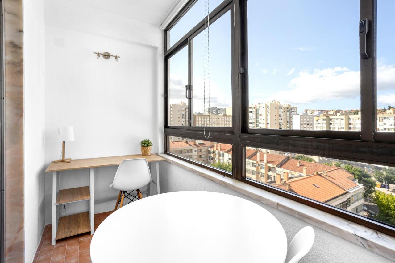 Wonderful Shared Apartment In Alfornelos - Near Metro! Lisbona Esterno foto