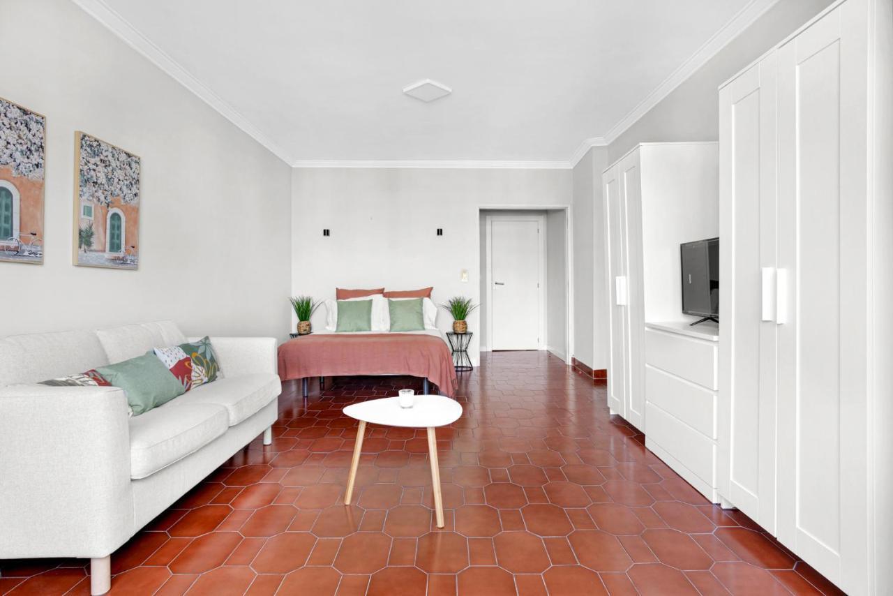 Wonderful Shared Apartment In Alfornelos - Near Metro! Lisbona Esterno foto
