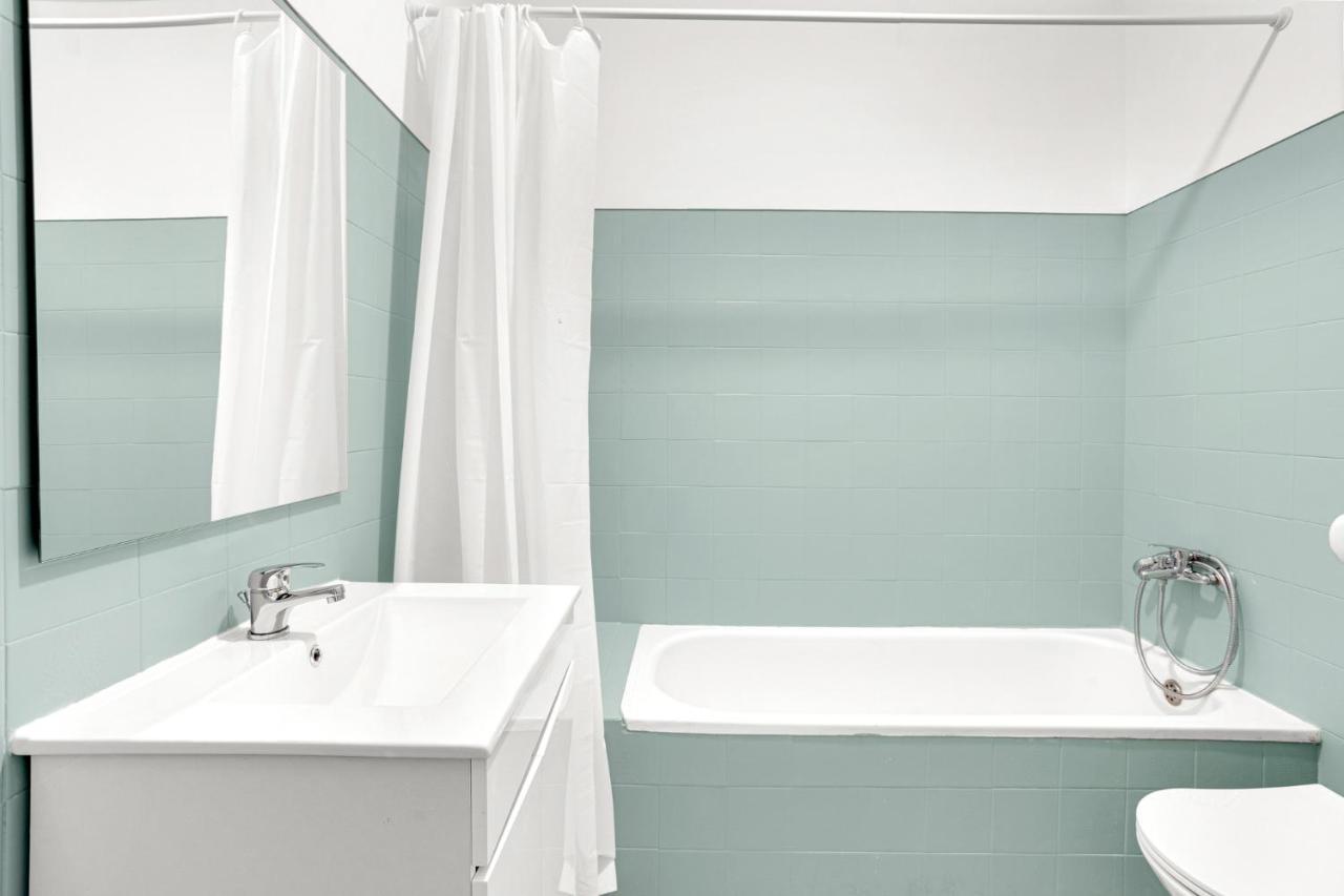 Wonderful Shared Apartment In Alfornelos - Near Metro! Lisbona Esterno foto