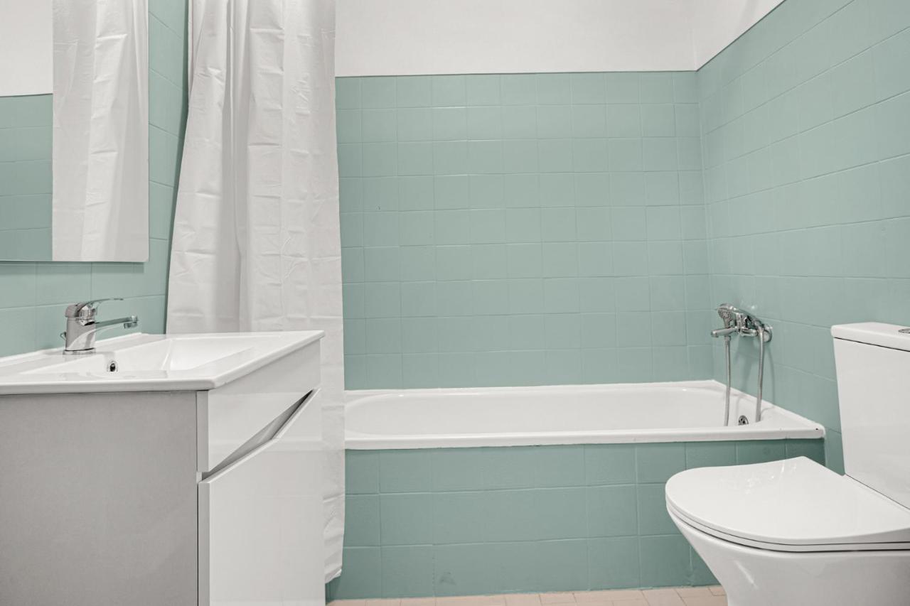 Wonderful Shared Apartment In Alfornelos - Near Metro! Lisbona Esterno foto