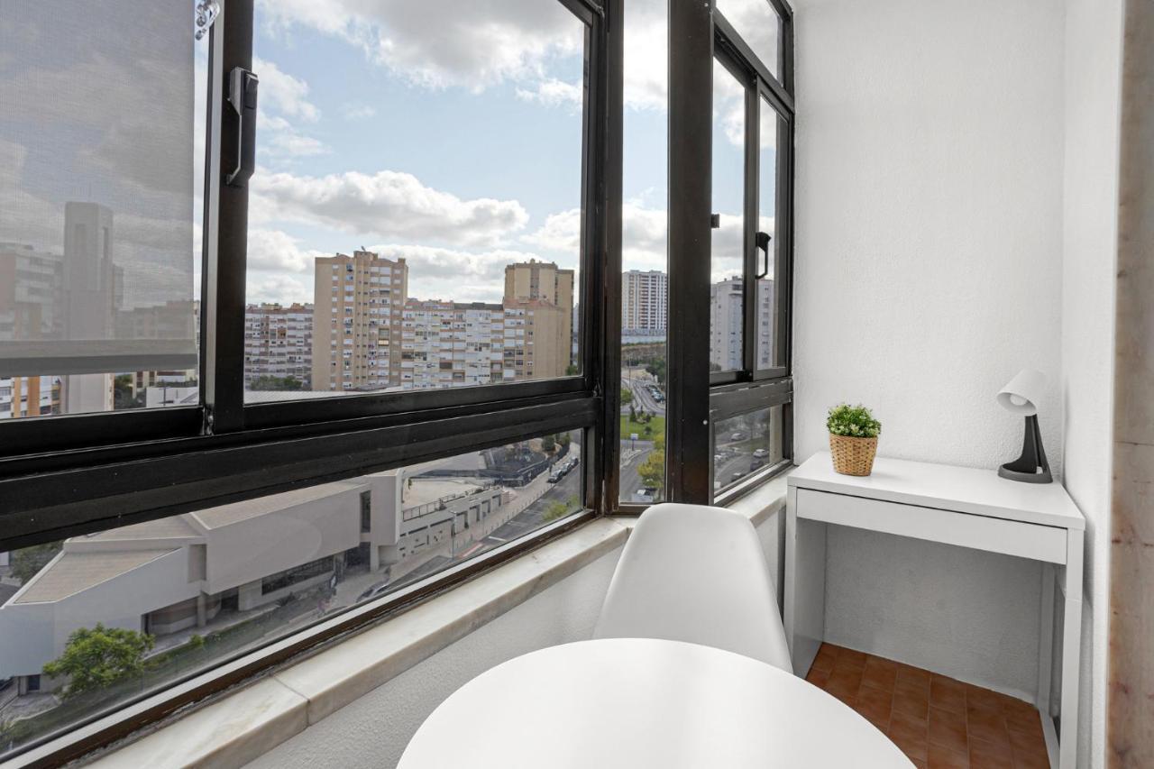 Wonderful Shared Apartment In Alfornelos - Near Metro! Lisbona Esterno foto
