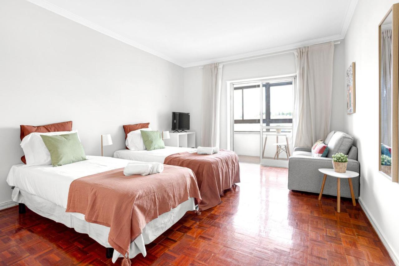 Wonderful Shared Apartment In Alfornelos - Near Metro! Lisbona Esterno foto