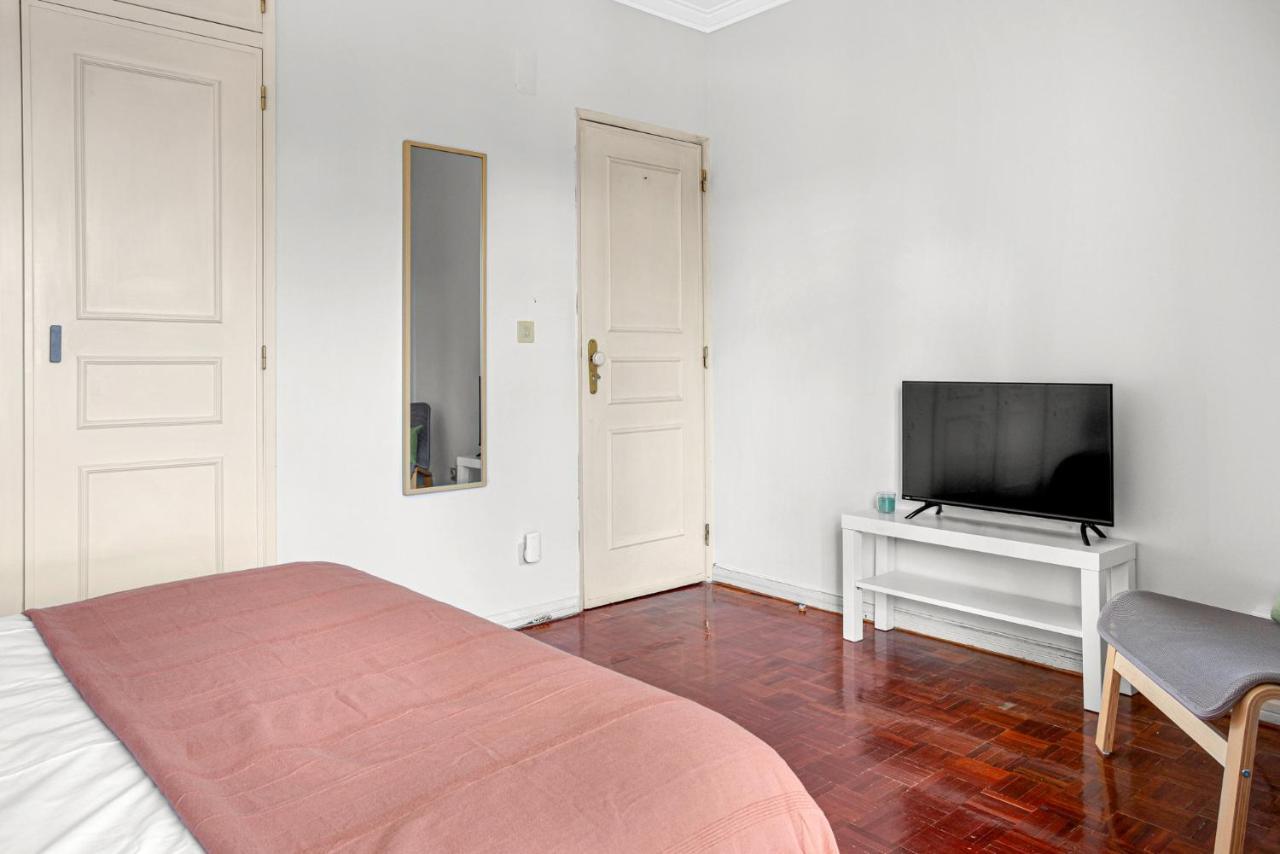 Wonderful Shared Apartment In Alfornelos - Near Metro! Lisbona Esterno foto