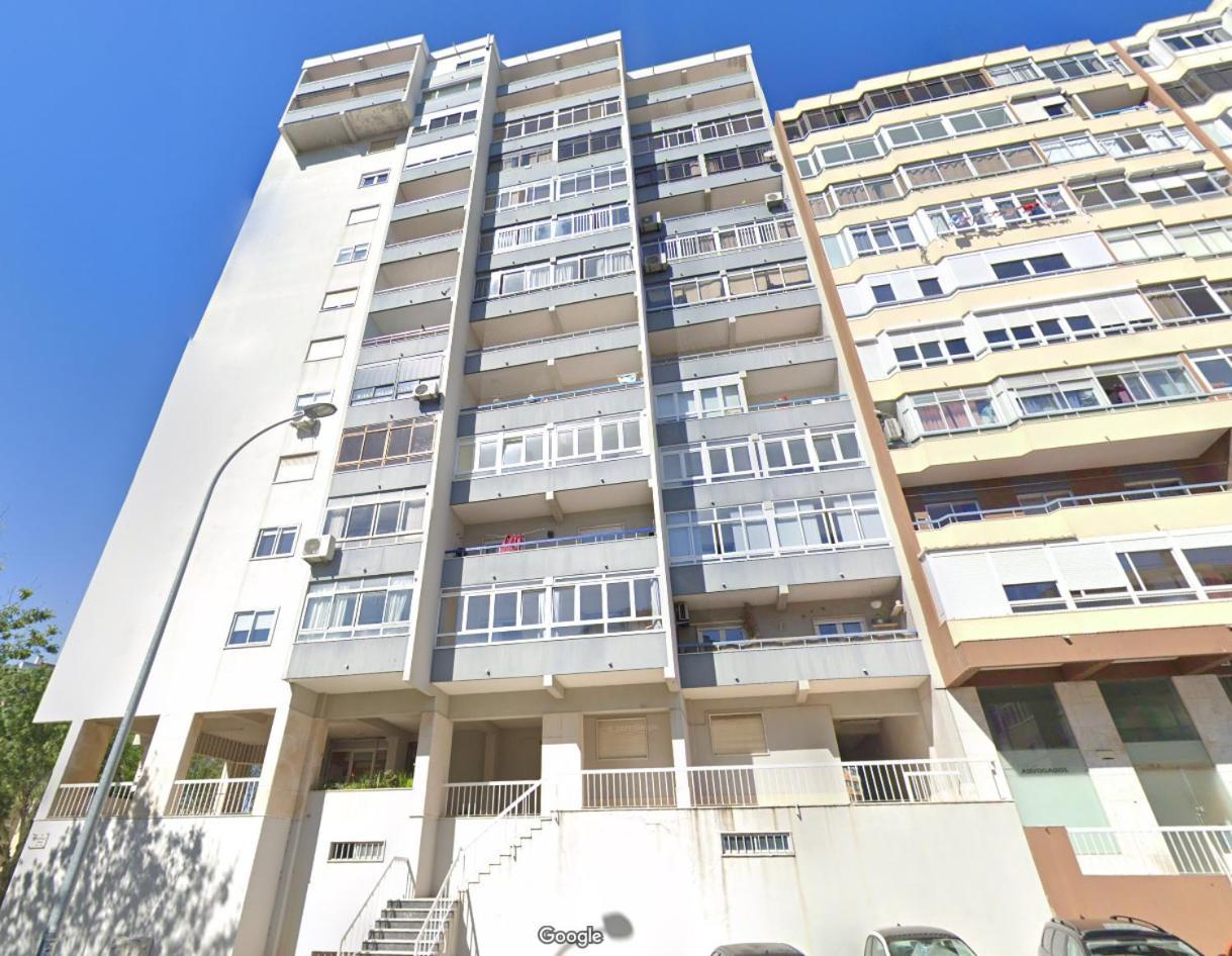 Wonderful Shared Apartment In Alfornelos - Near Metro! Lisbona Esterno foto